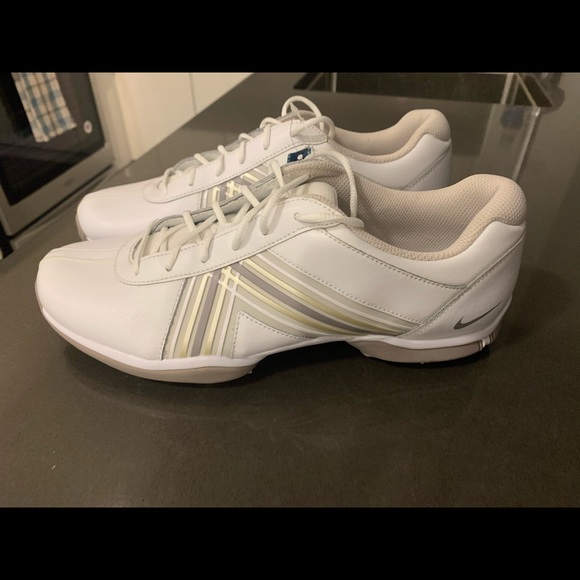 BRAND NEW Nike woman’s golf shoes - Picture 2 of 3
